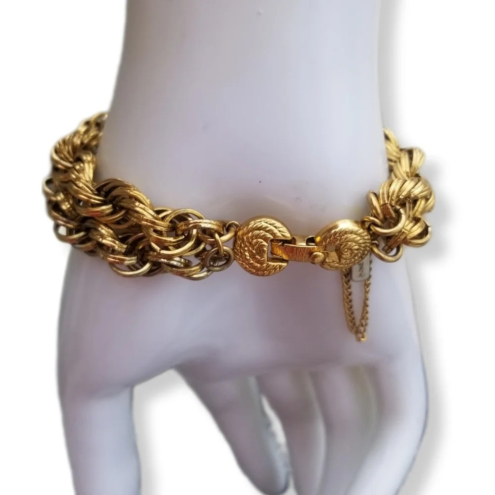 MONET 1960s GOLDPLATED TEXTURED  DOUBLE ROPE CHAIN STATEMENT BRACELET - Picture 3 of 9